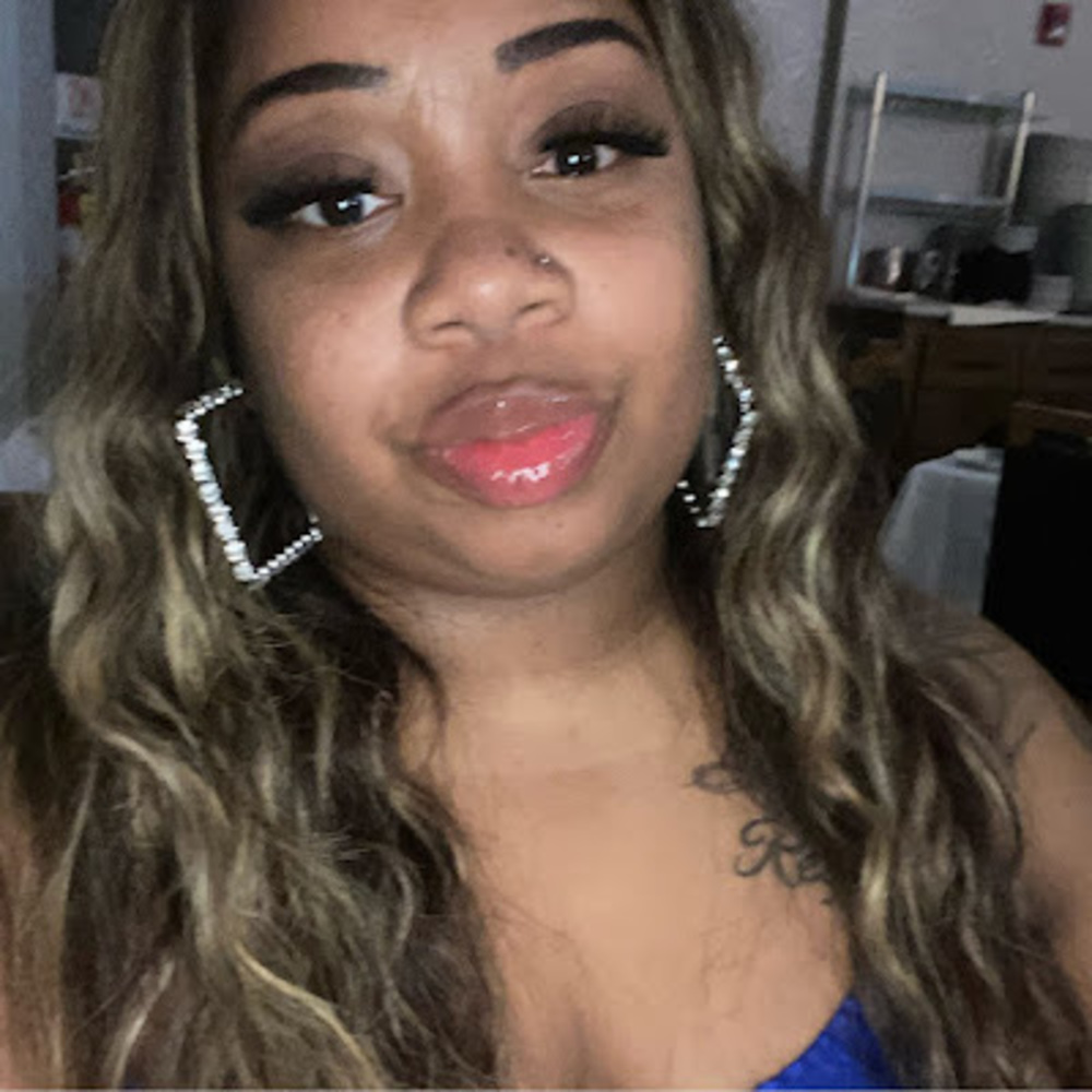 Meet your Posher, Khalia